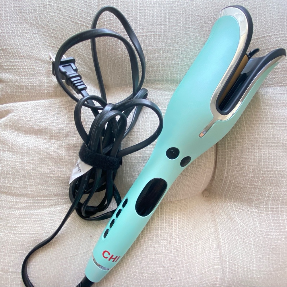 CHI Spin N Curl Special Edition 1" Ceramic Rotating Hair Curler
Like New!